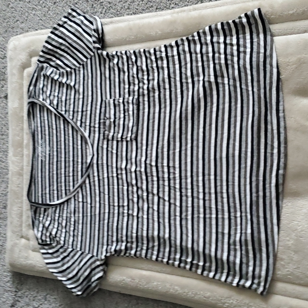 Women's Rue 21 V-Neck Tee